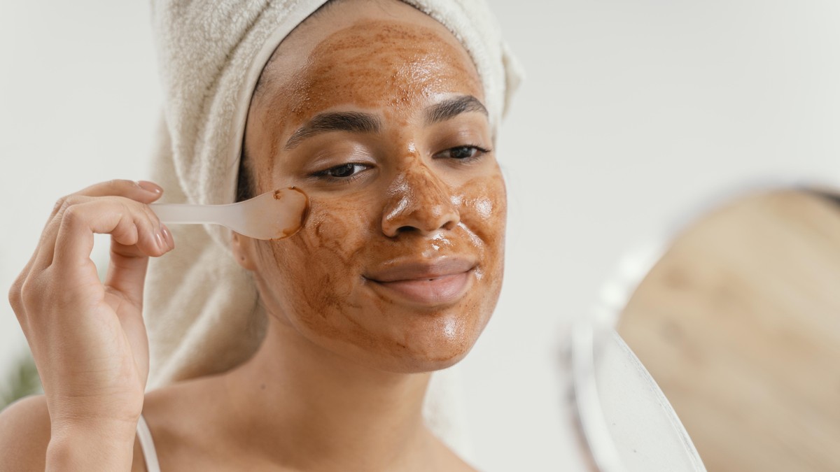 Seis estratégias de skinhacking para manter a juventude da pele, segundo especialistas