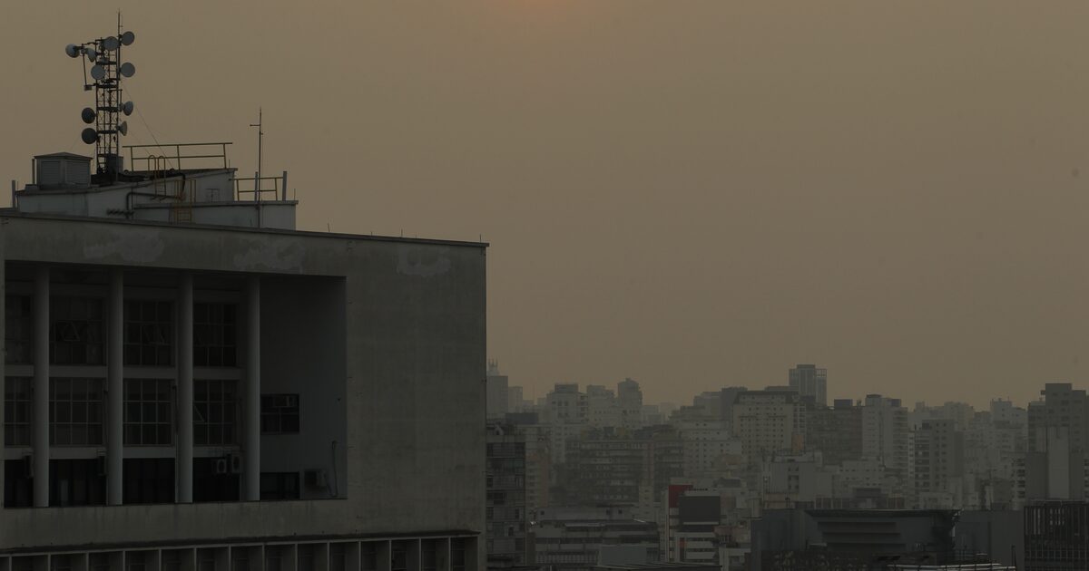 Com ar seco e fumaça, São Paulo registrou a pior qualidade do ar do mundo na segunda, 09 de setembro de 2024, segundo ranking do site IQAir. (Foto: Daniel Teixeira/Estadao)