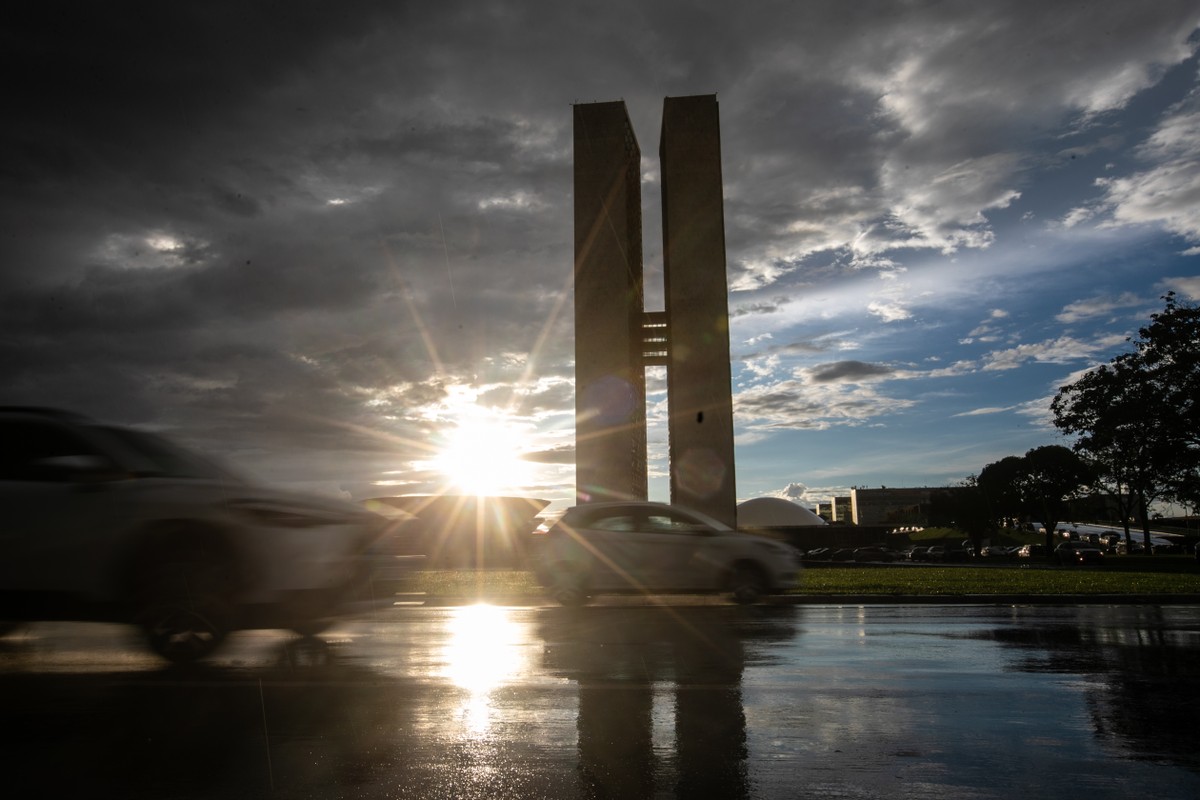 Senado aprova restrições à publicidade de apostas e proíbe influenciadores e atletas