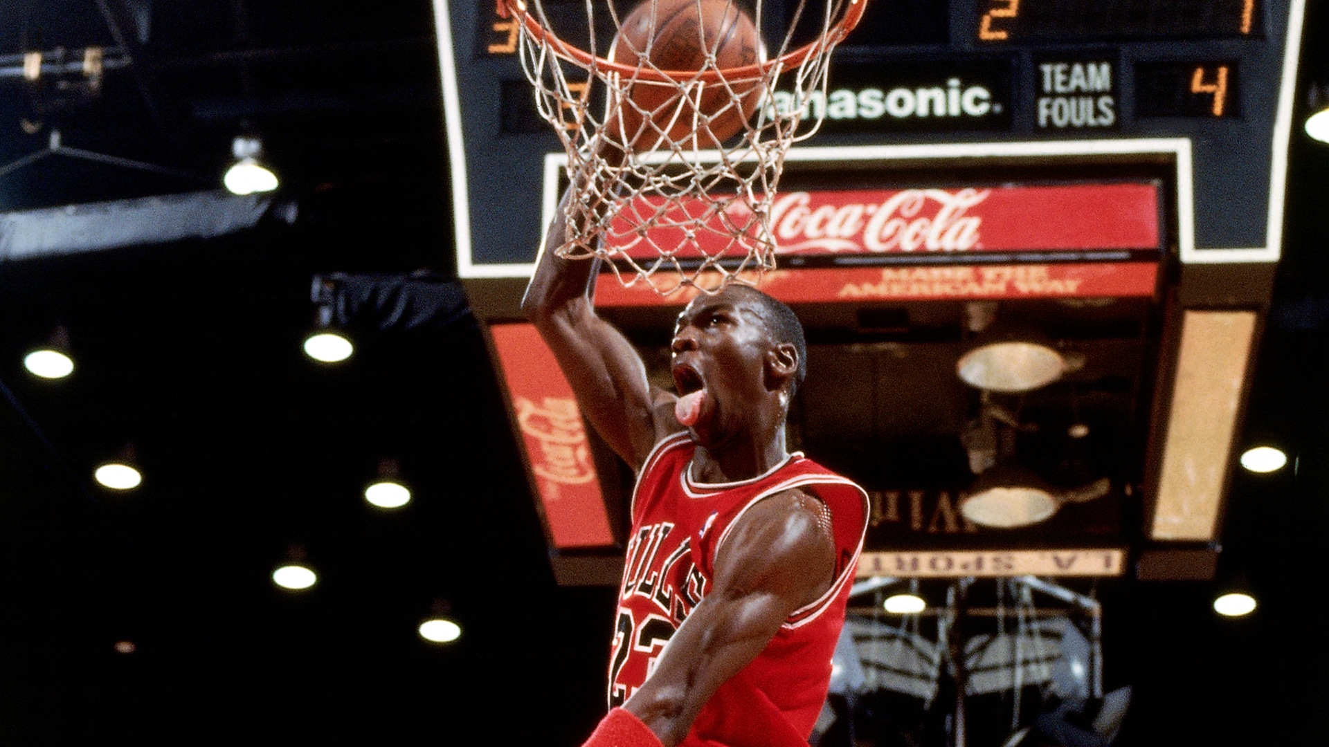 Cartão de novato autografado de Michael Jordan é vendido por R$ 2,5 milhões