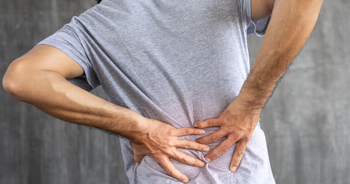 Dor nas costas está entre os possíveis sintomas do câncer renal (Foto: anut21ng Stock/Adobe Stock)