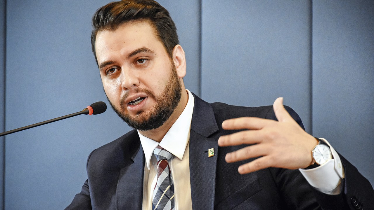 Testemunhas se ausentam e complicam defesa de Filipe Martins no STF