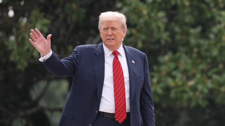 Trump autoriza investimentos em criptomoedas e ativos alternativos em 401(k)s