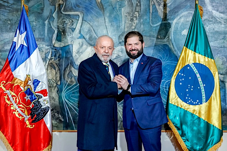 O presidente da República, Luiz Inácio Lula da Silva, recebe o presidente do Chile, Gabriel Boric, na entrada do Palácio do Planalto (Foto: Ricardo Stuckert/PR)
