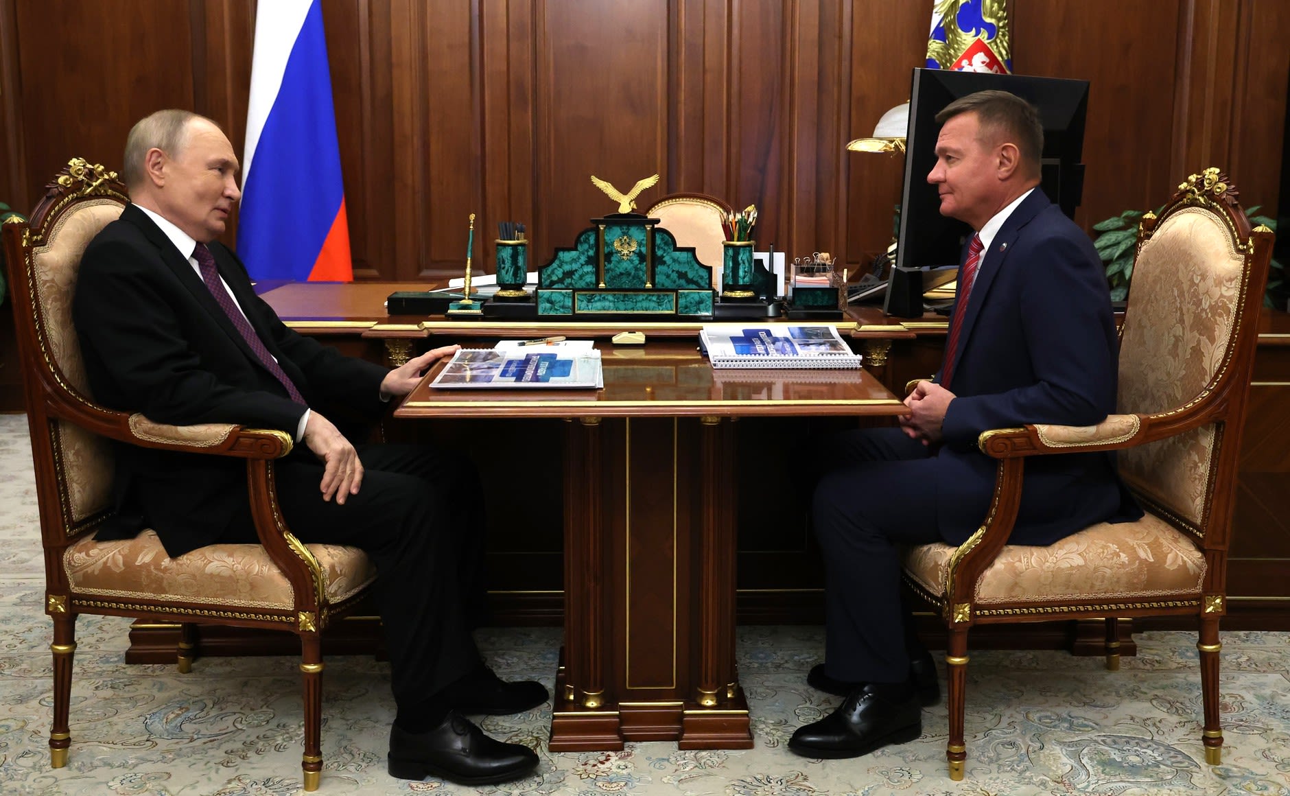 Ministro russo comete suicídio horas após demissão por ordem de Putin
