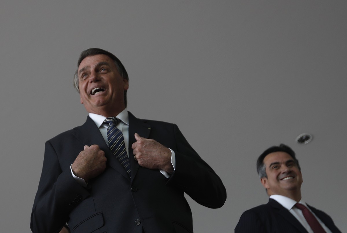 Bolsonaro enfrenta desânimo e visitas no primeiro dia de prisão
