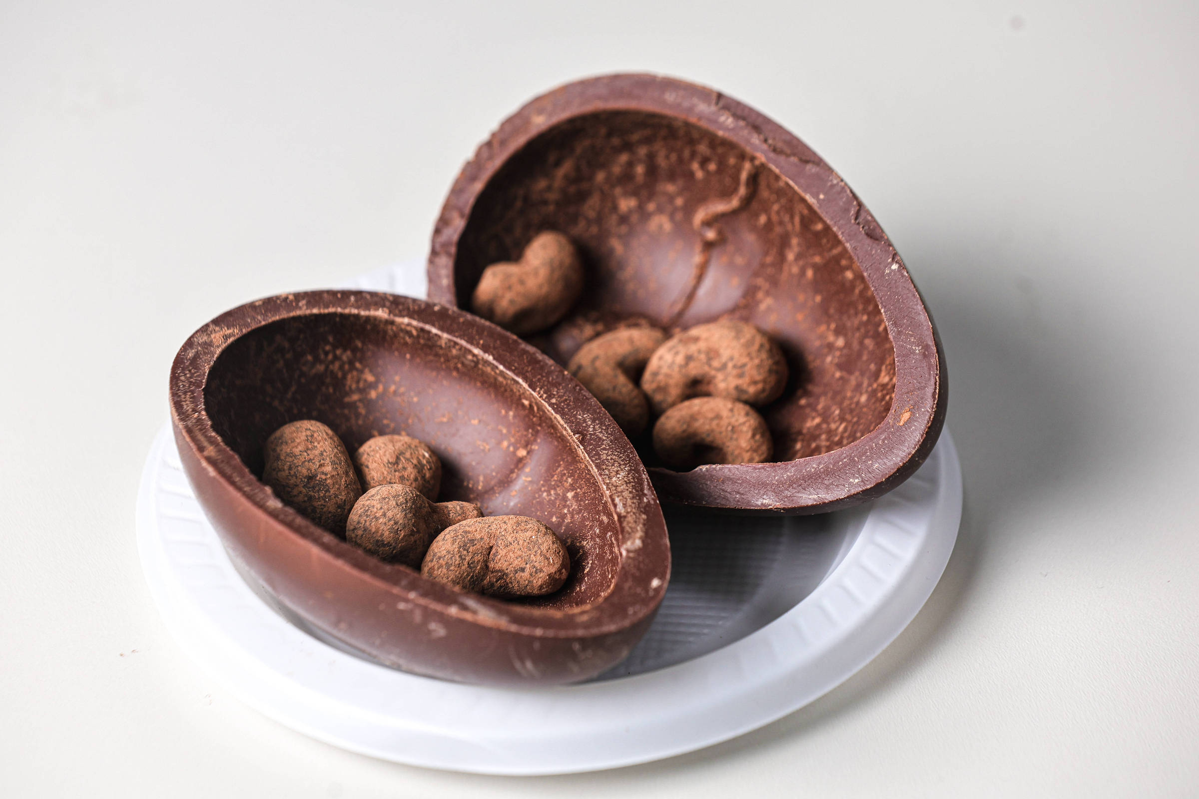 Folha prova ovos de Páscoa sem lactose, glúten e açúcar e veganos (Foto: Rafaela Araújo/Folhapress)