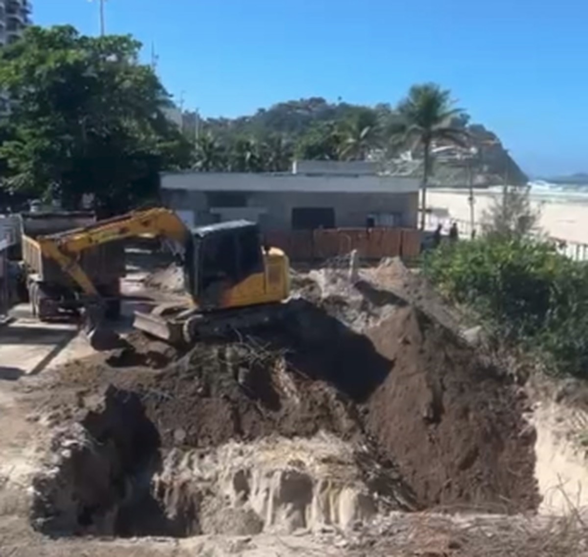 Corpo de Bombeiros inicia obra de R$ 15 milhões com muro e piscina na Praia da Barra
