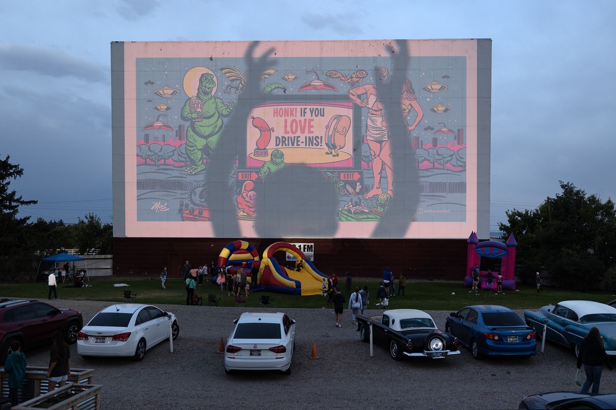 Drive-ins nos EUA mantêm charme nostálgico e atraem novas gerações