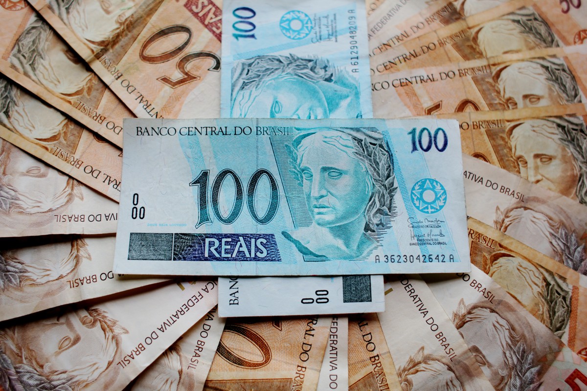 Empregados com contrato CLT devem receber salário até 6 de junho de 2025