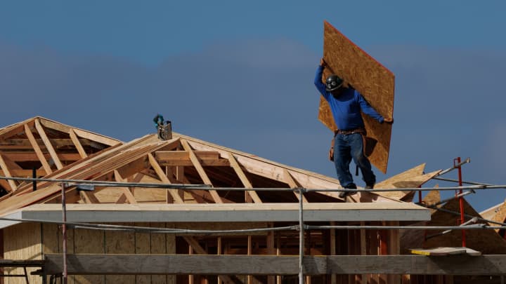 Construtoras reduzem preços de imóveis no maior ritmo em três anos