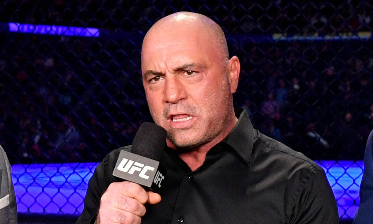 Joe Rogan é comentarista oficial do UFC. (Foto: Reprodução/X)