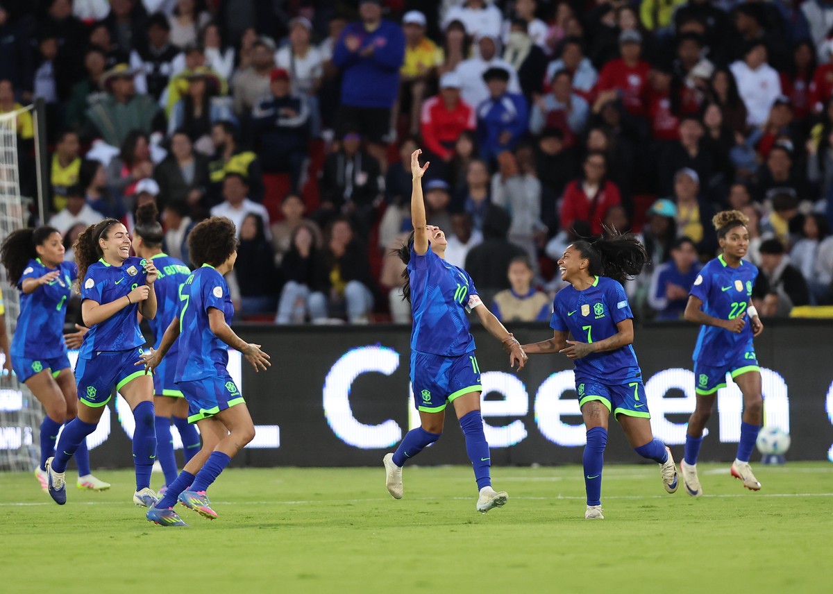 Marta e Amanda Gutierres são indicadas à Bola de Ouro após conquista da Copa América