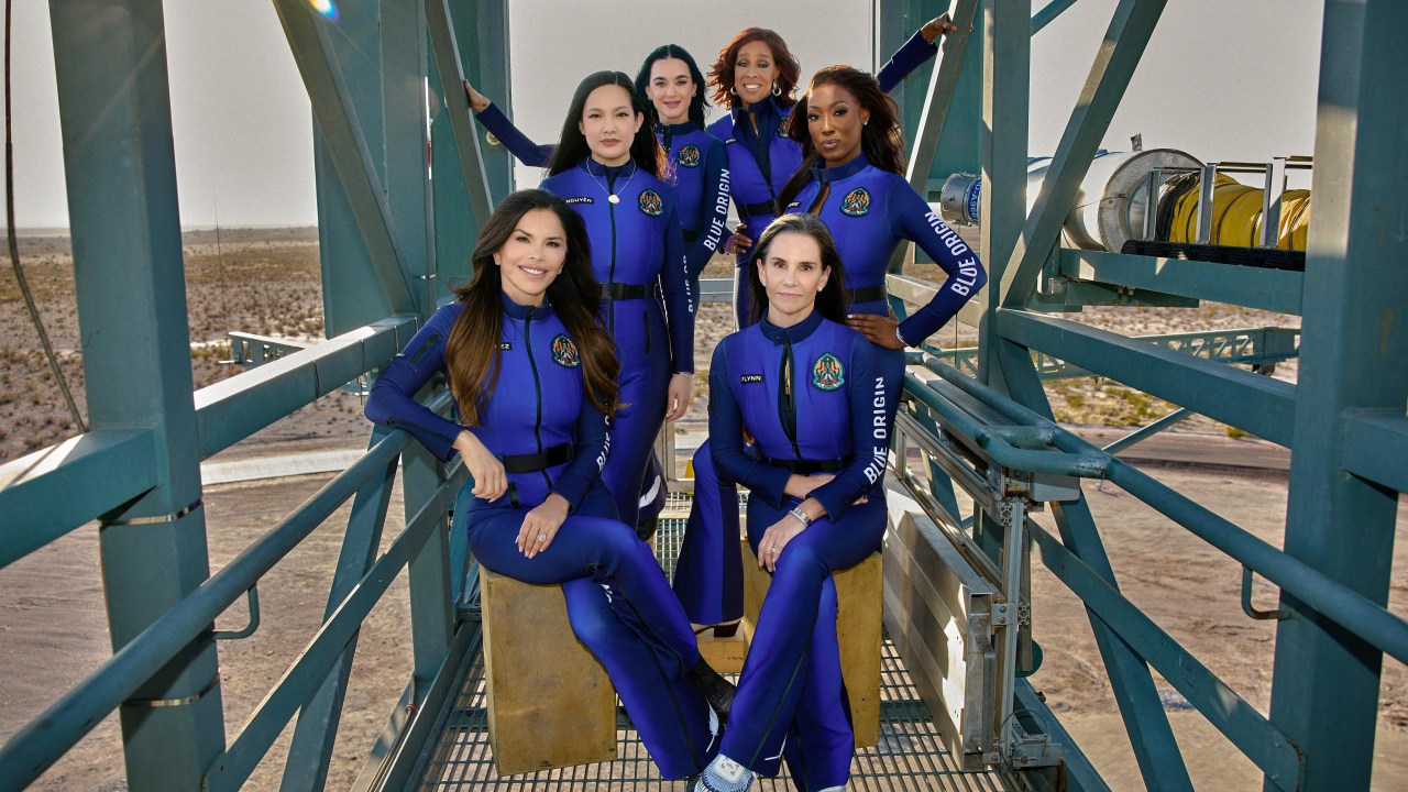 Mulheres no espaço com macacões azuis fashion: especiais e representatividade (Foto: Blue Origin/AFP)