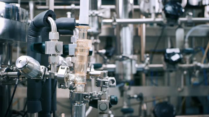 Conectores Steam-Thru SIP da Dover Corp. em uso em um ambiente biopharmaceutical. (Foto: Dover Corp.)