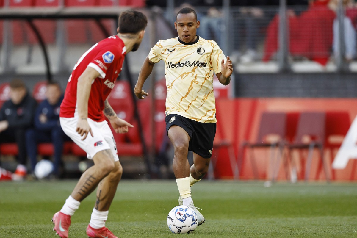 Leeds avança nas negociações para contratar Igor Paixão do Feyenoord