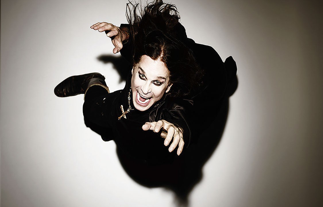 Ozzy Osbourne influencia moda e cultura do heavy metal com seu estilo icônico