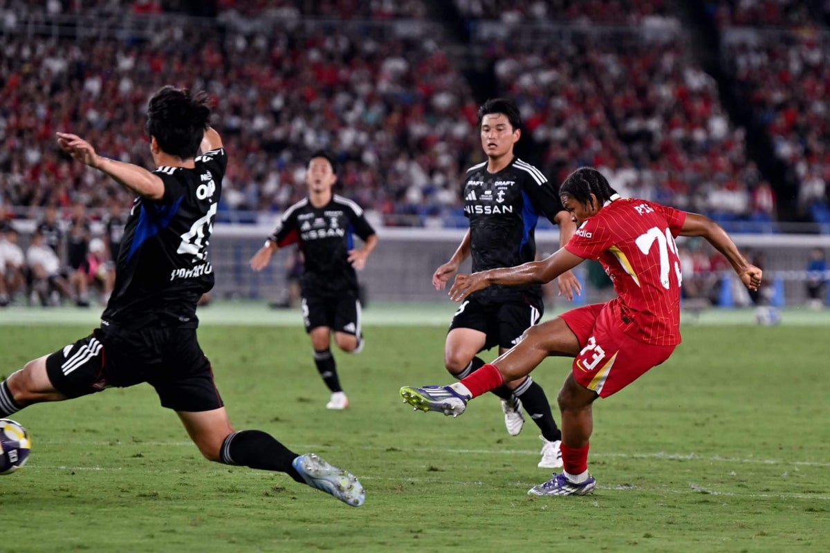 Liverpool supera Yokohama com vitória, mas problemas defensivos persistem