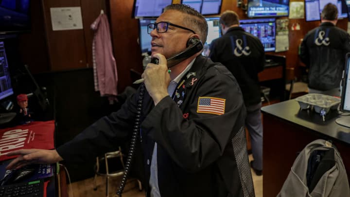 Estratégia simples de opções limita riscos enquanto S&P 500 atinge novos recordes
