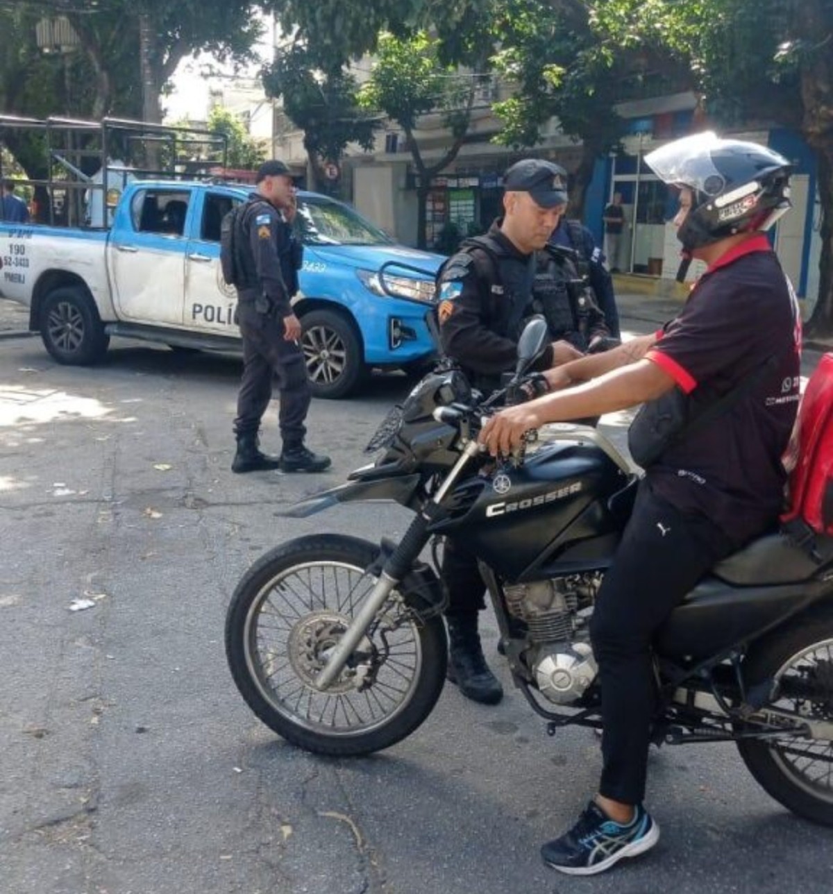 Moradores da Tijuca adotam estratégias para evitar assaltos enquanto polícia atua na prevenção