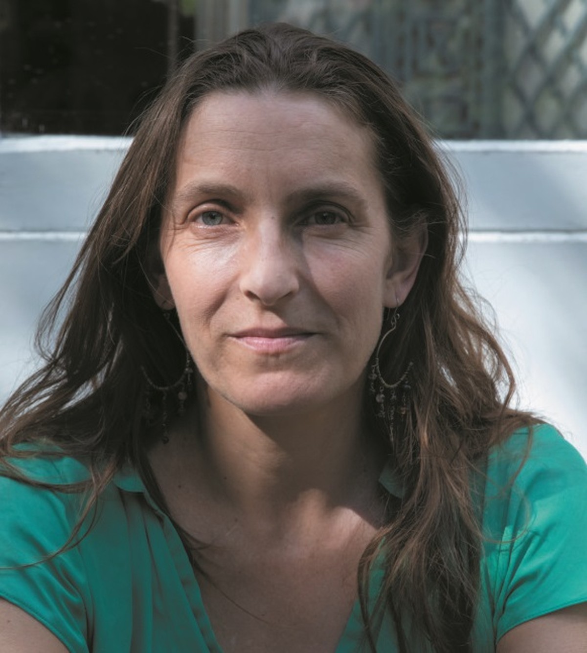 Autora discute trauma e literatura após abuso sexual sofrido na infância