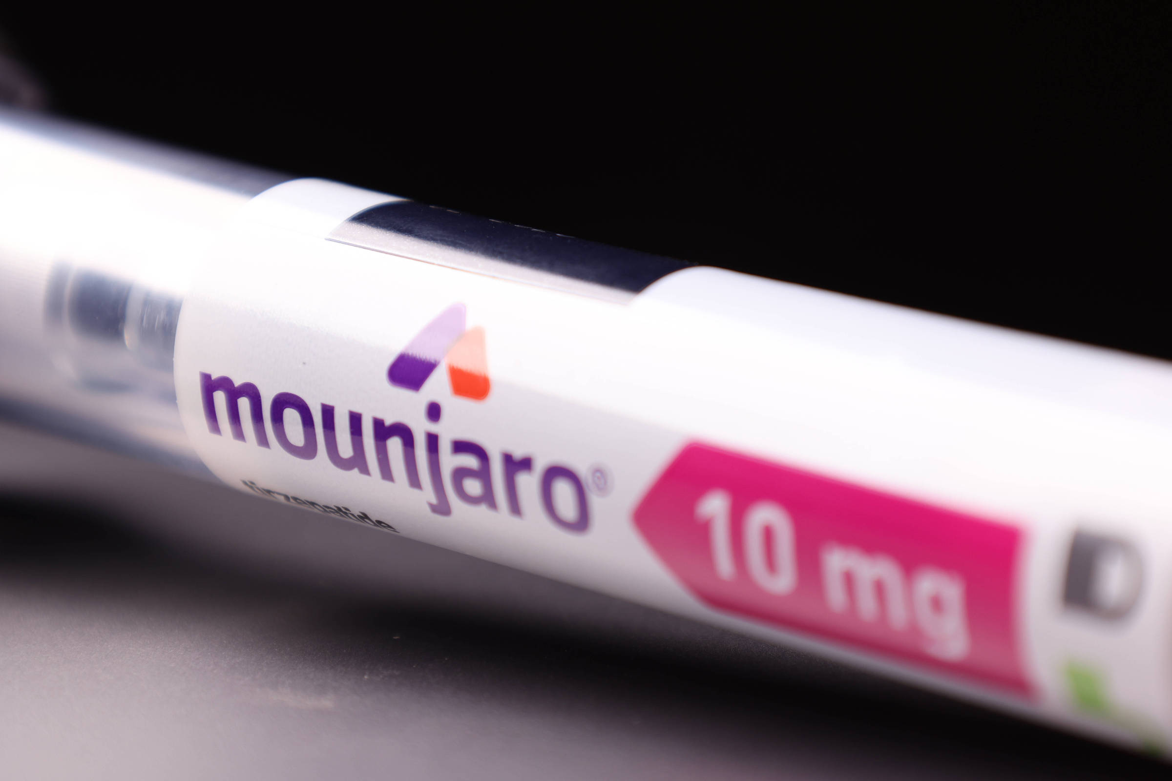 Perfis no TikTok anunciam o medicamento manipulado, mas farmacêutica afirma ser a única fornecedora legal. (Foto: Reprodução)