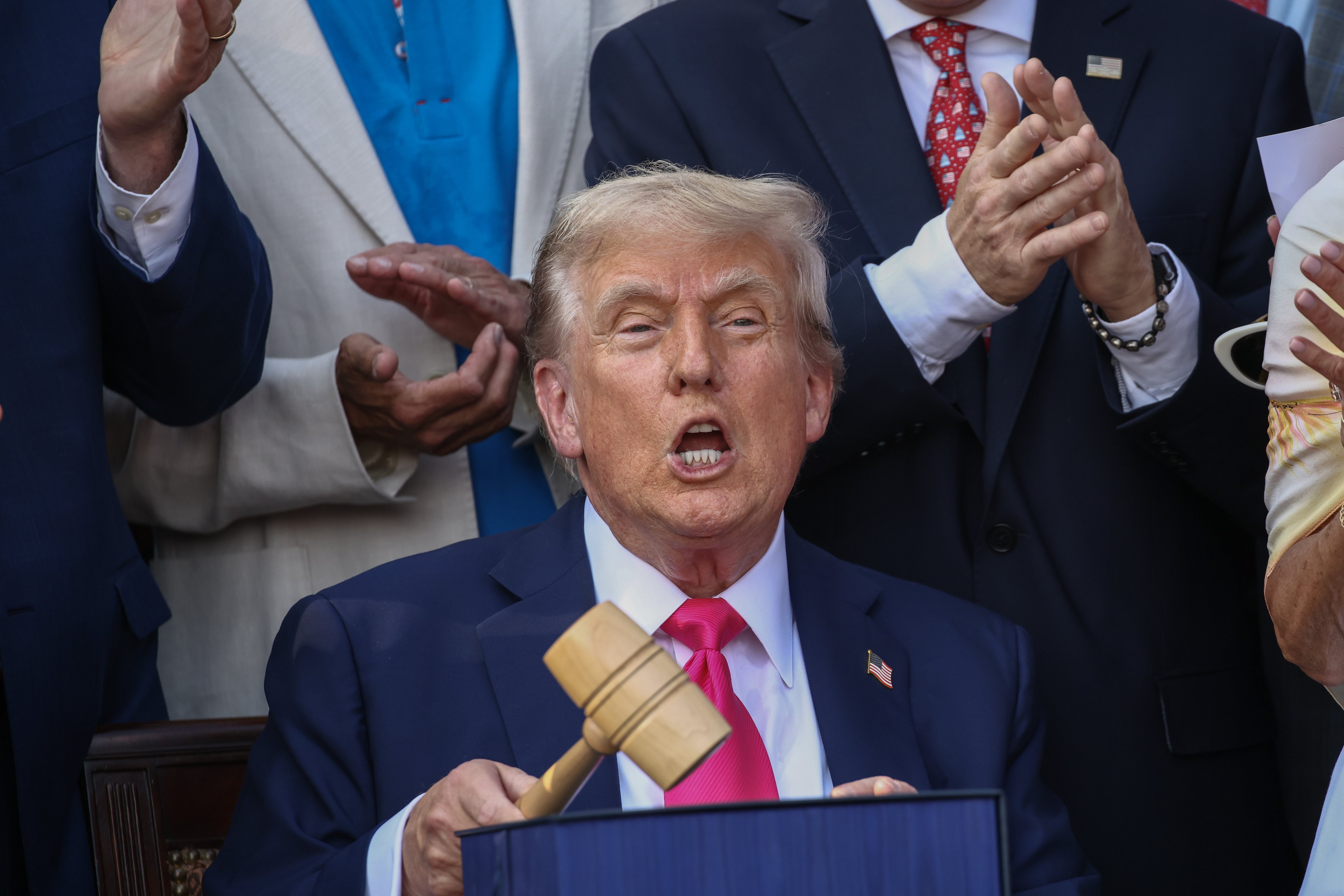Brasil e Canadá enfrentam altas tarifas de Trump; veja lista completa de países taxados