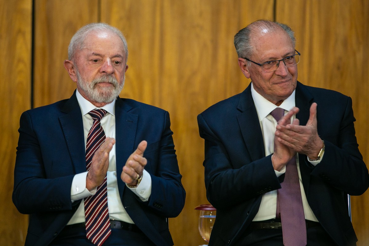 Governo prioriza negociações com EUA e adia retaliações comerciais