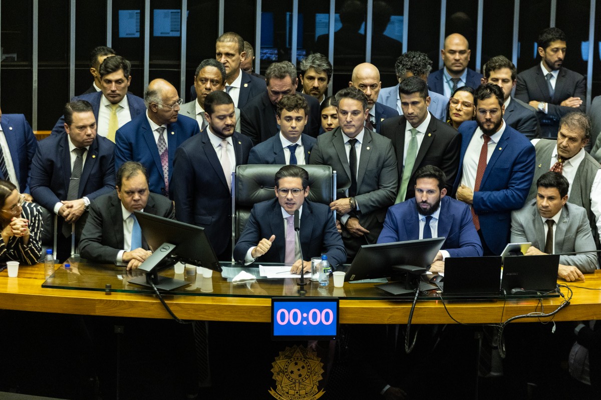Motta se reúne com líderes para discutir o fim do foro privilegiado após obstrução
