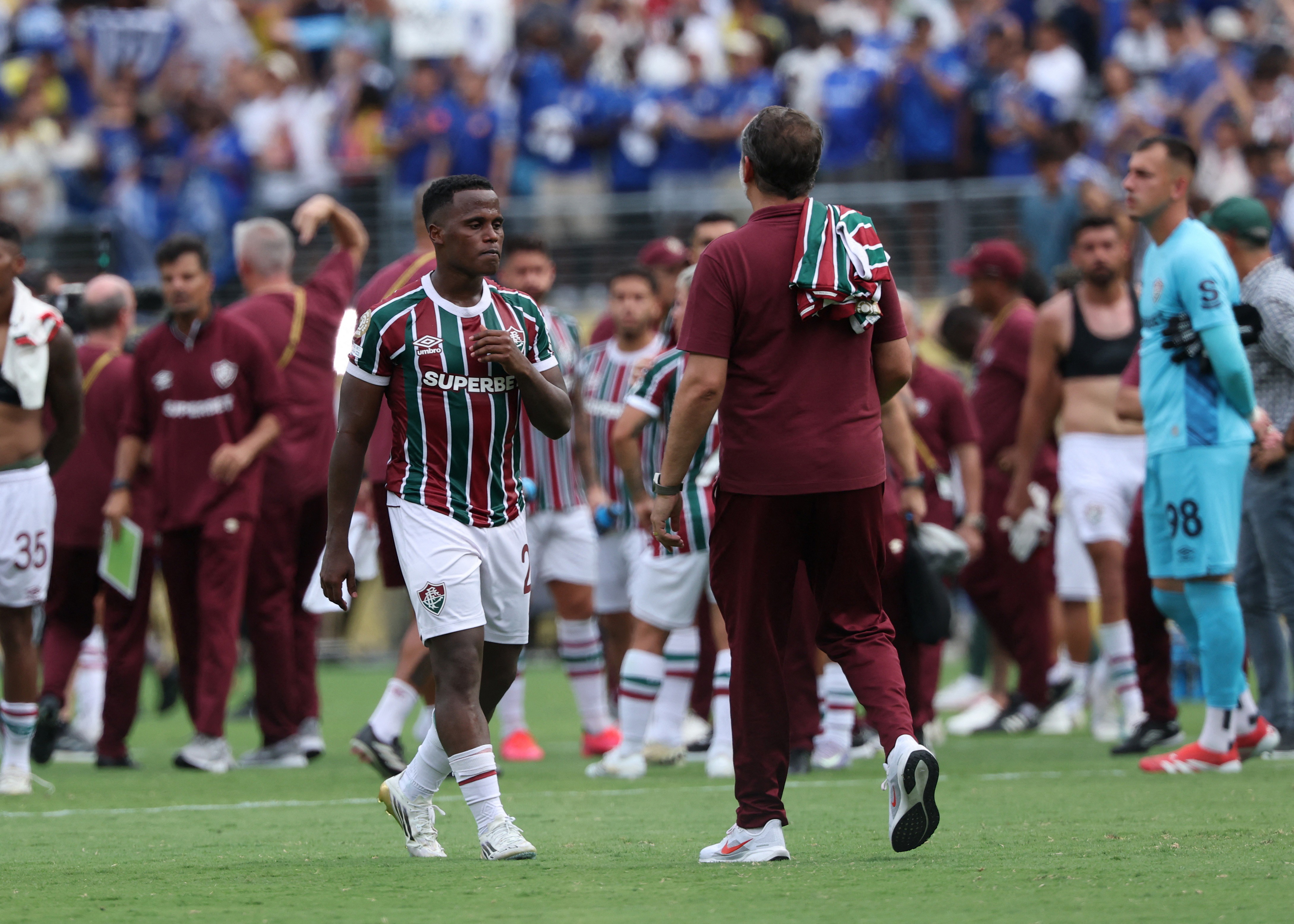 Wolverhampton manifesta interesse em Arias, destaque do Fluminense no Mundial