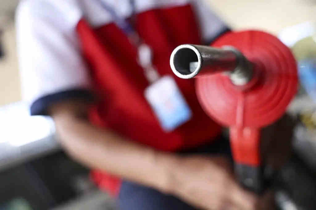 Tensão entre Israel e Irã eleva preços da gasolina e afeta o consumidor brasileiro
