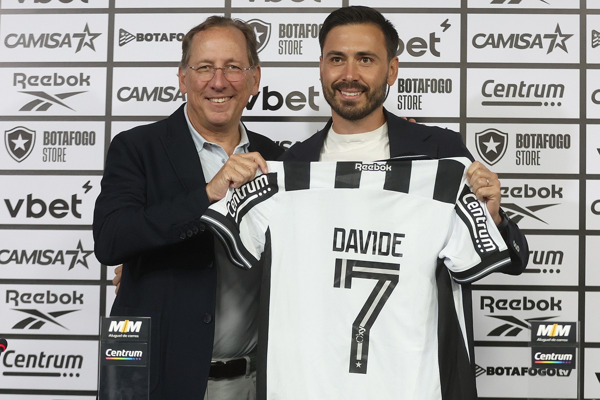 Botafogo planeja 11 saídas e busca reforços para fortalecer o elenco