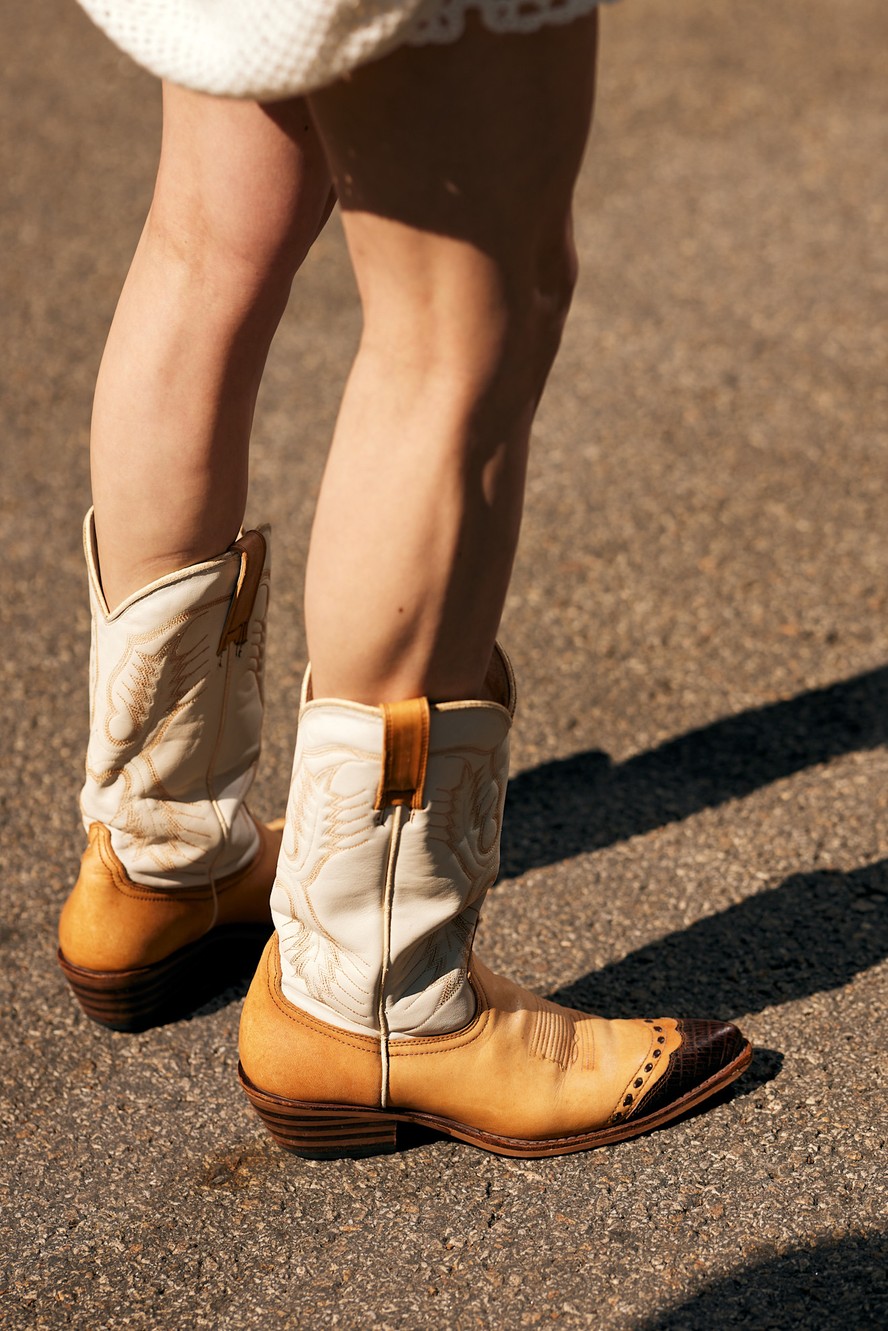 Bota western: descubra como incorporar o estilo no seu inverno