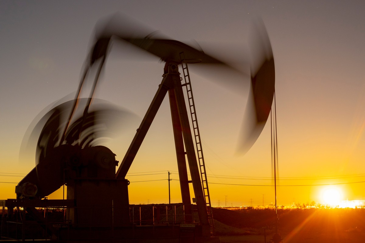 Petróleo avança após acordo entre EUA e UE e pressão sobre a Rússia
