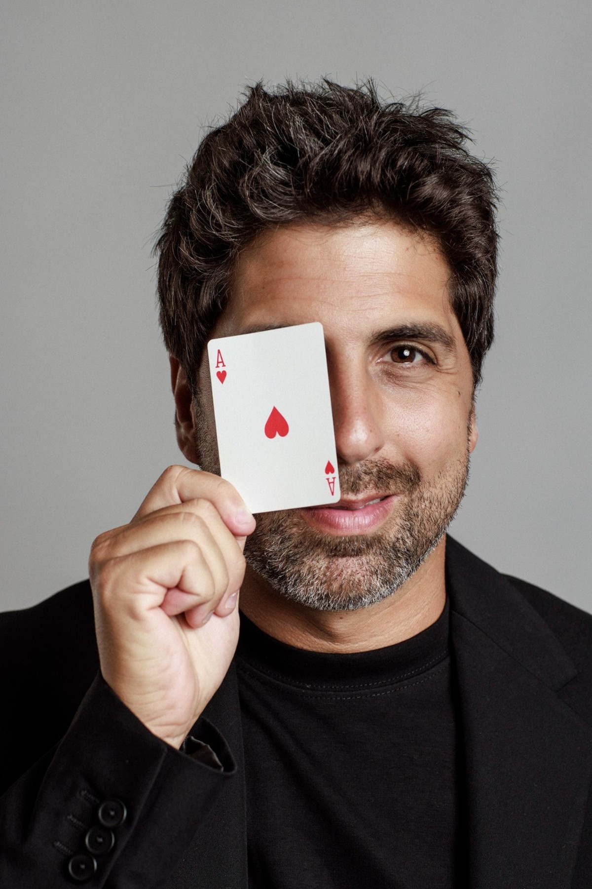 Gabriel Louchard apresenta nova temporada de mágicas na Cidade das Artes