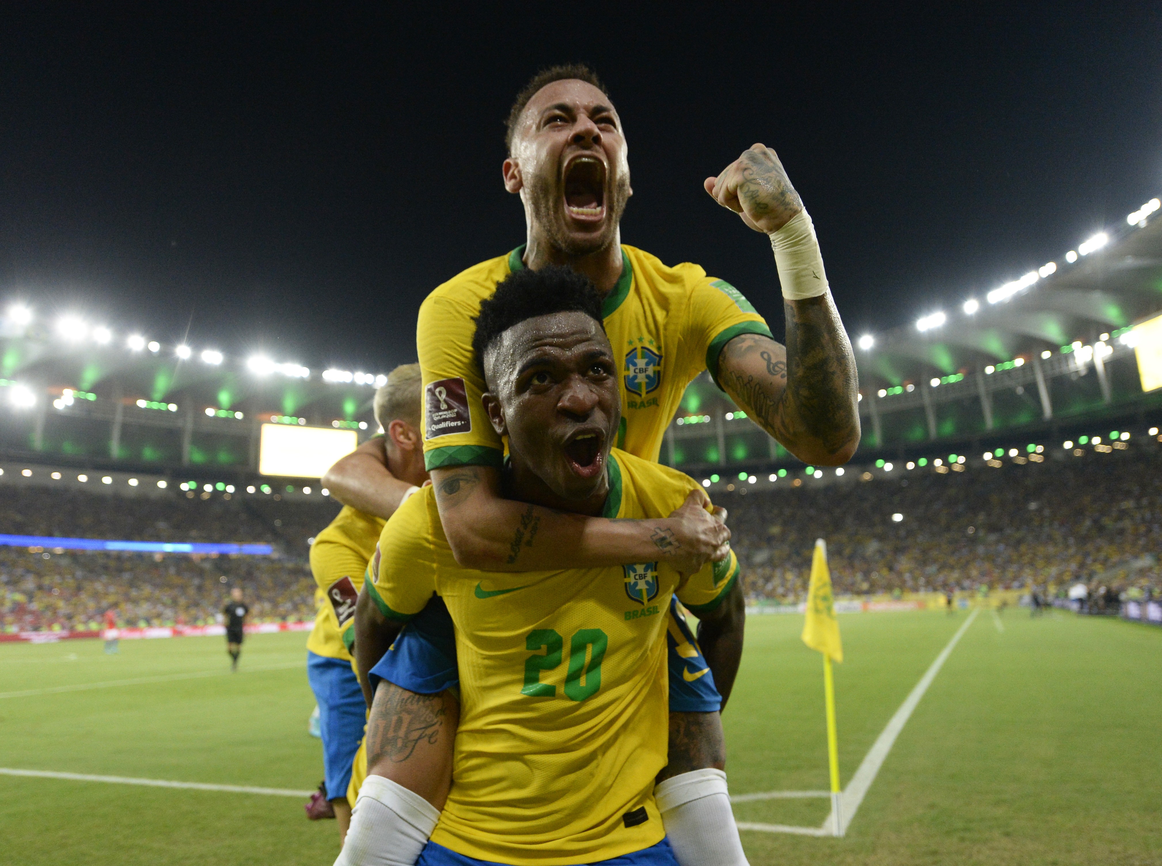 Ancelotti afirma que número 10 de Vini pode mudar e elogia Neymar na Copa