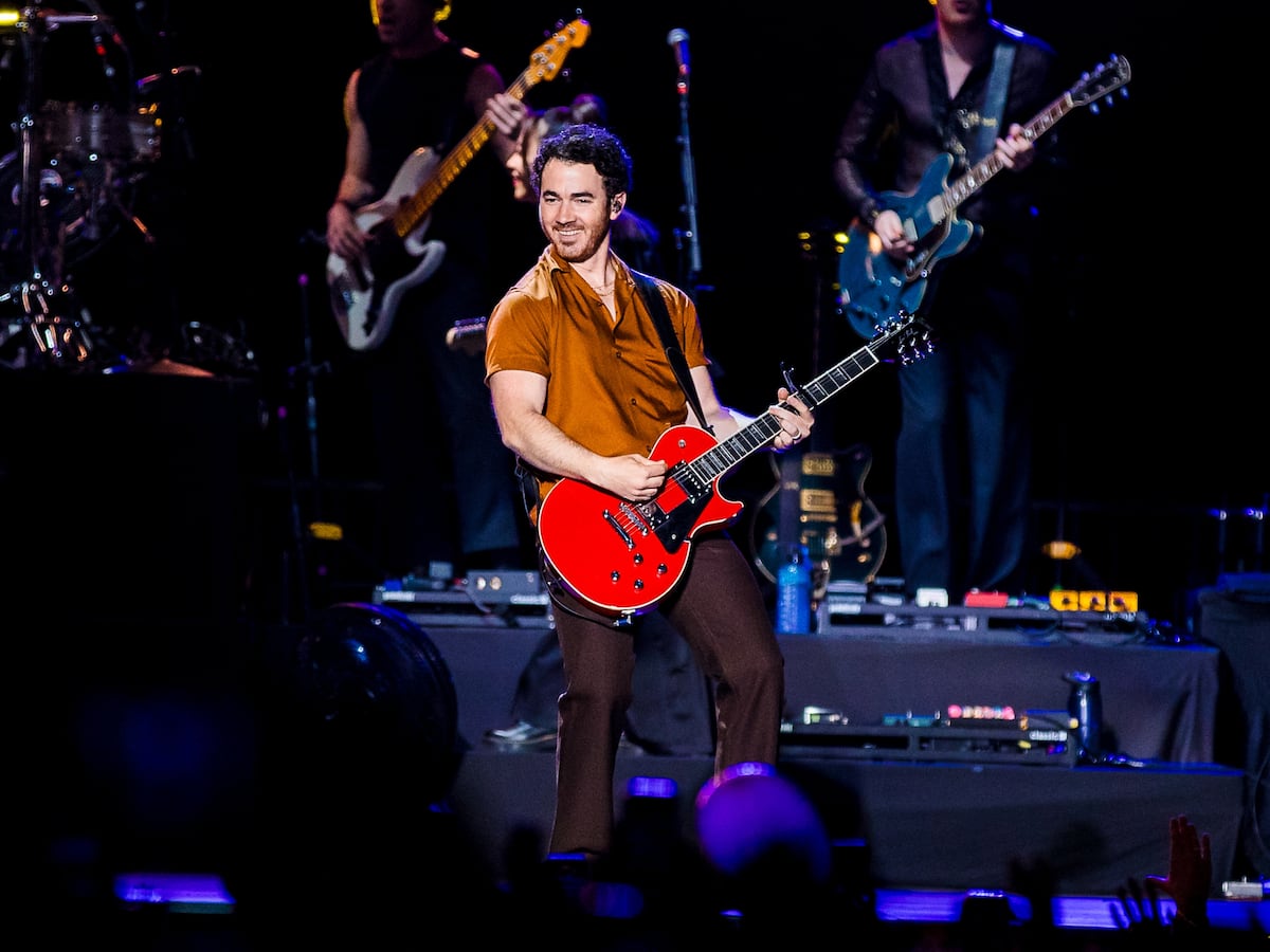 Kevin Jonas admite ter quase perdido toda sua fortuna após separação dos irmãos