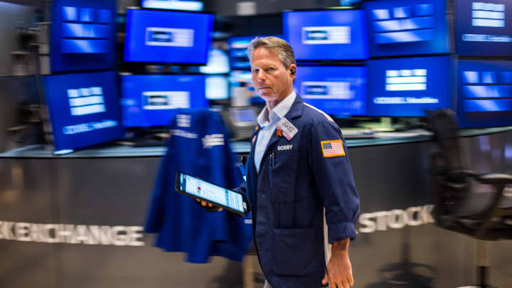 Futuros de ações permanecem estáveis enquanto investidores aguardam política comercial dos EUA e China