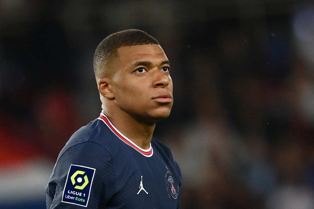 Mbappé pelo PSG em 2022 (Foto: Franck Fife/AFP)