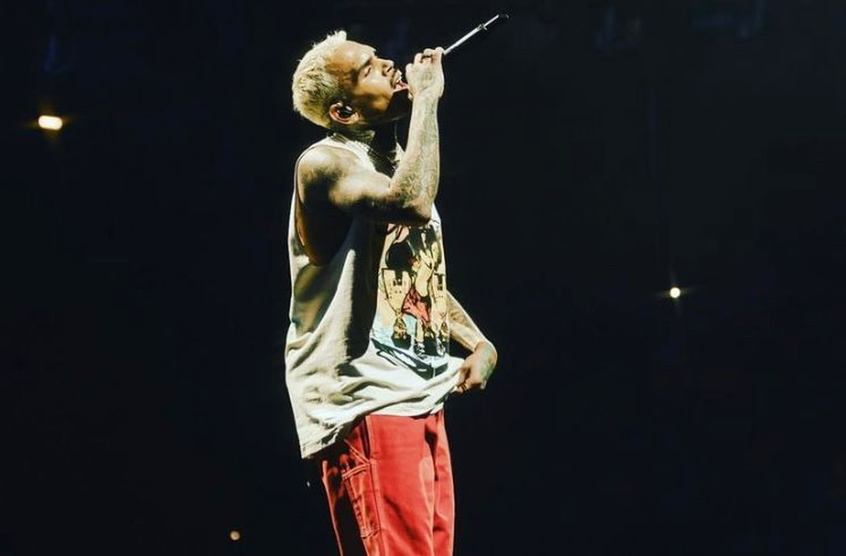 Chris Brown se declara inocente de agressão em boate de Londres