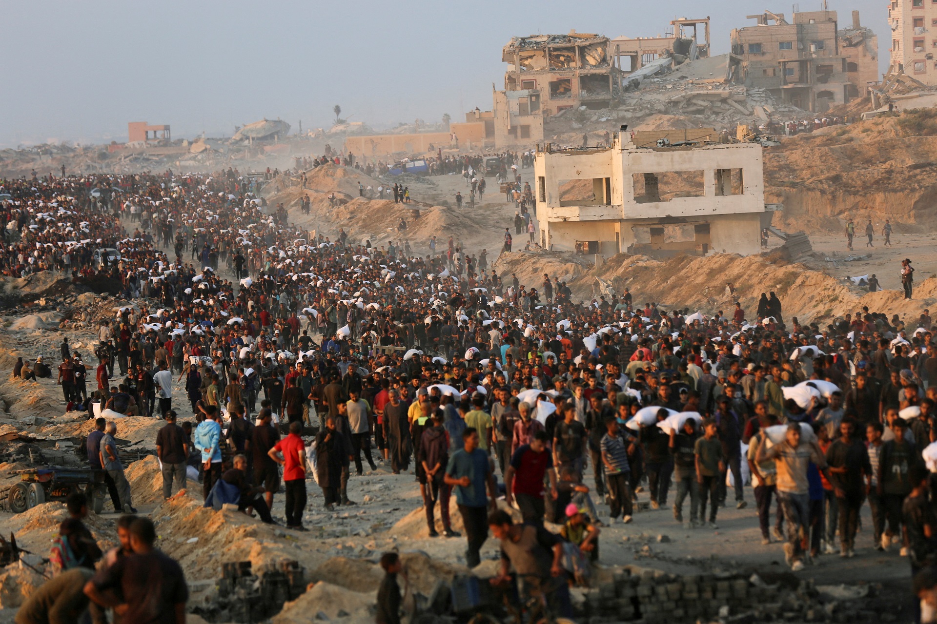 Israel atinge 140 mortos em Gaza em 24 horas e foca atenção no Irã