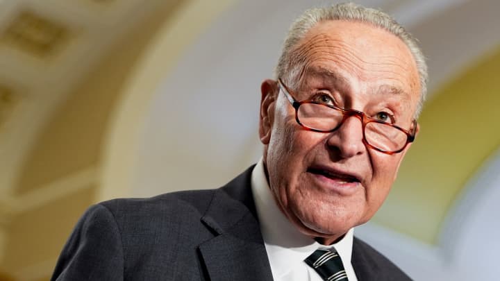 Senadores democratas solicitam arquivos de Epstein ao governo Trump por lei obscura