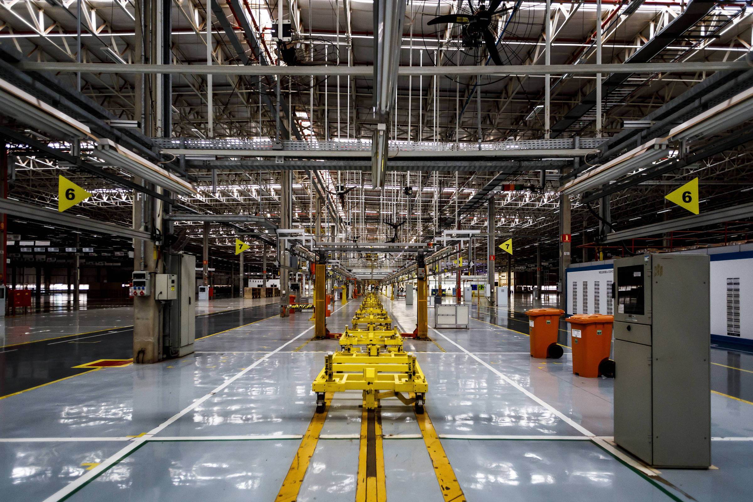 Linha de montagem da fábrica da GWM no Brasil, em Iracemápolis (Foto: Rubens Cavallari - 28.abr.2023/Folhapress)