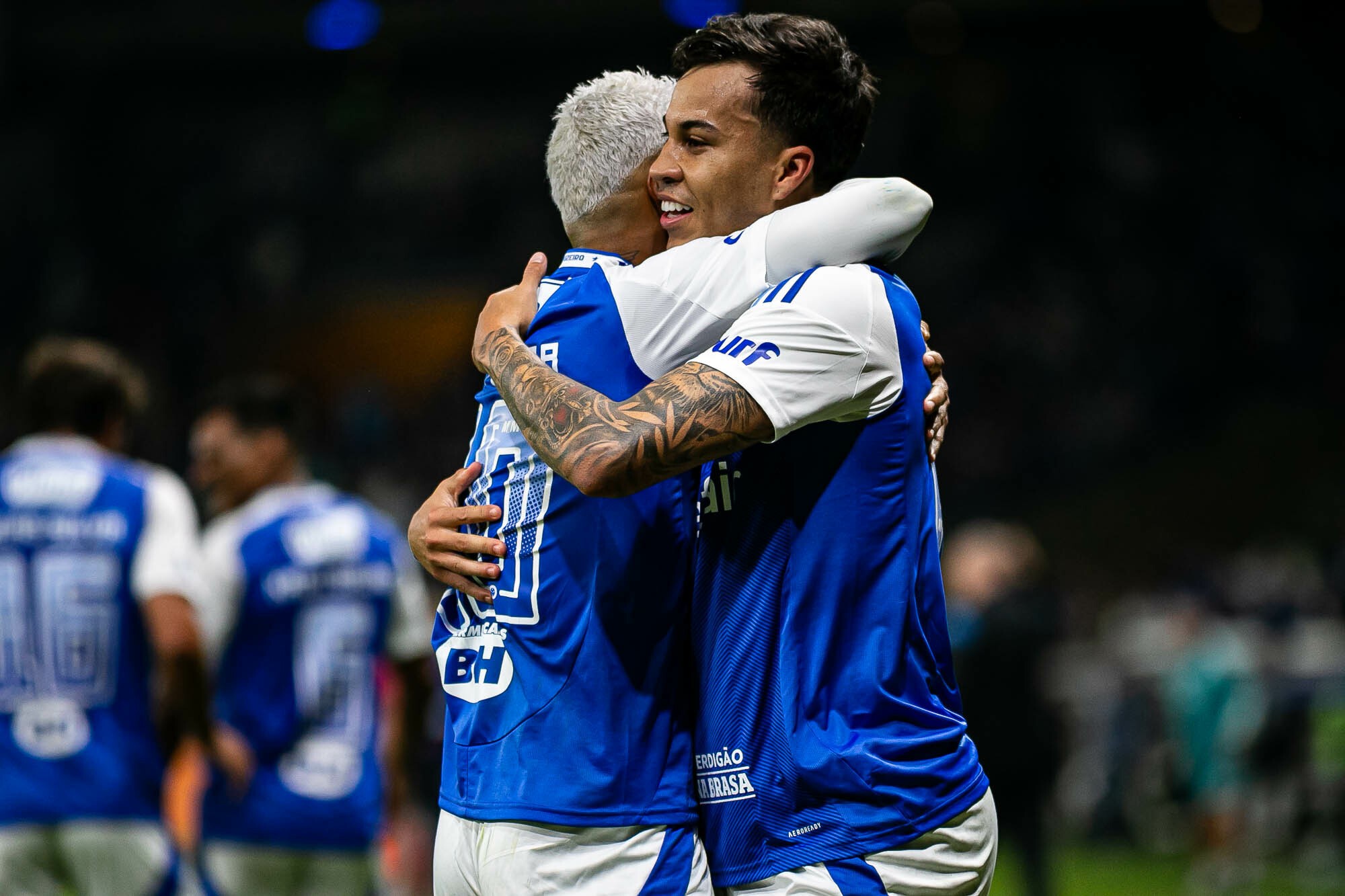 Cruzeiro domina o Grêmio e se destaca entre os grandes do futebol brasileiro