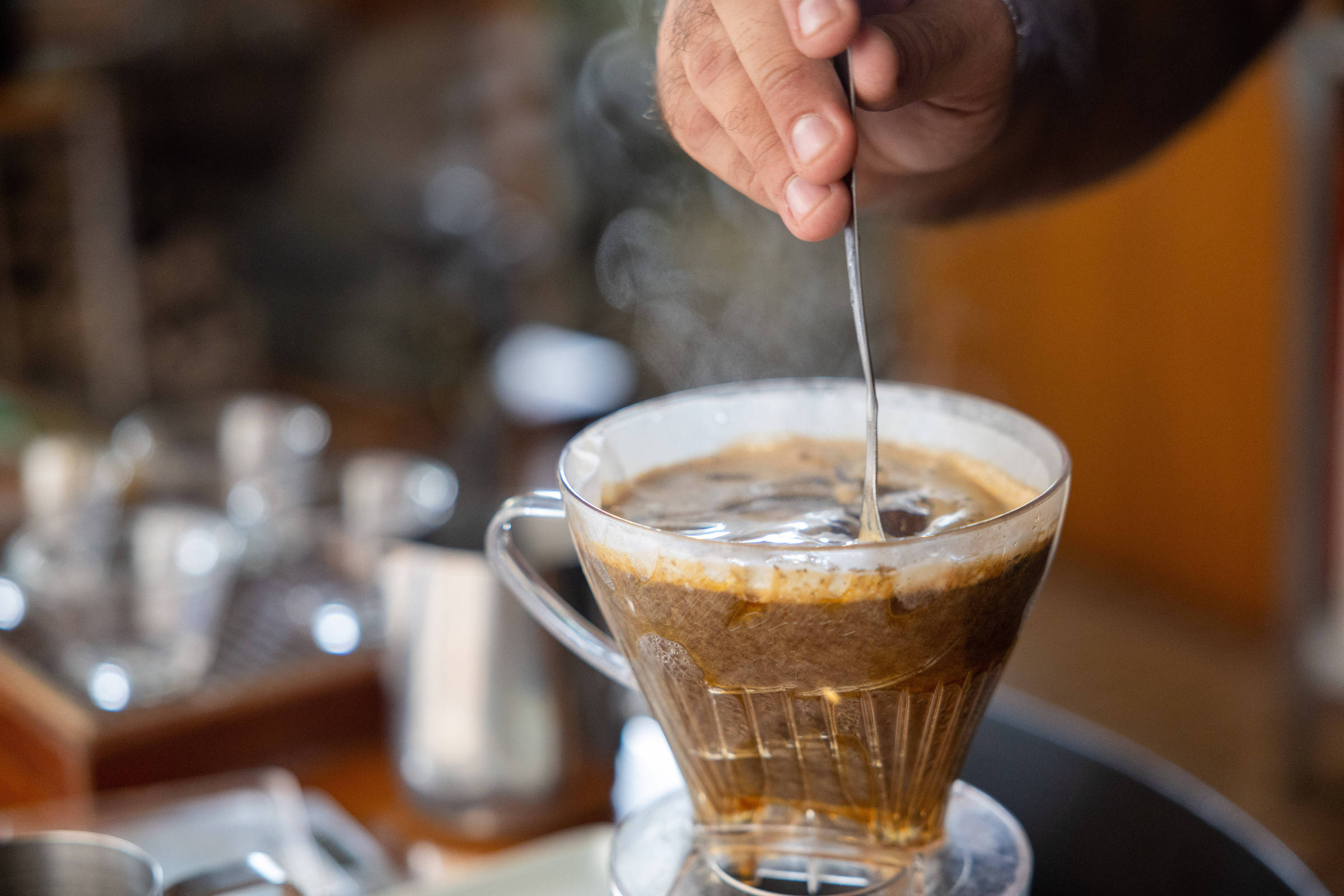 Consumo de café cai 5% nos primeiros meses de 2025 devido à alta de preços