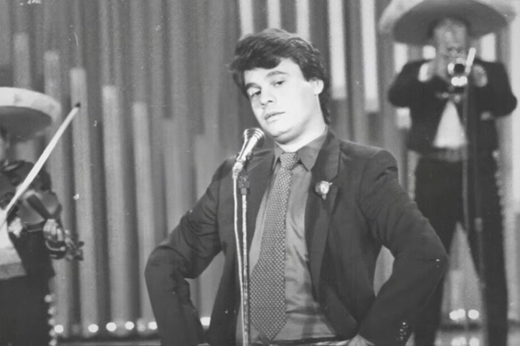 Juan Gabriel ressurge com 'Nunca havia amado assim', uma joia escondida de seu repertório