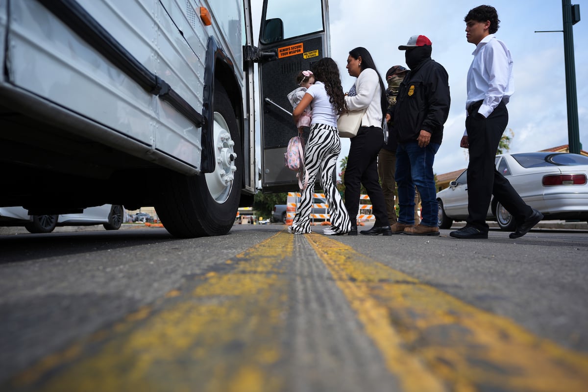 Estados Unidos planeja deportar migrantes para países inseguros com aviso prévio curto