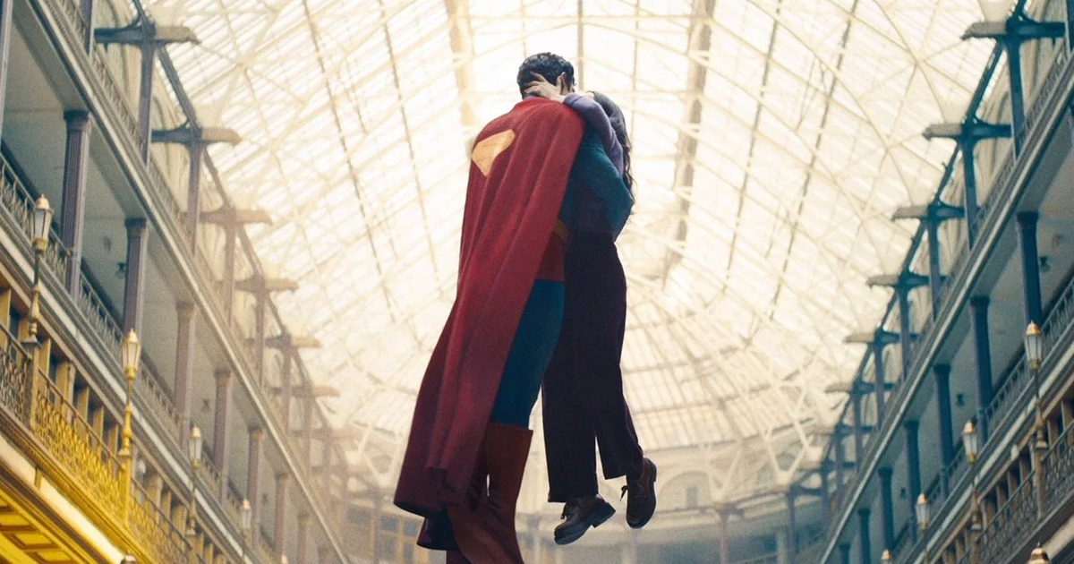 James Gunn revela novos pôsteres e detalhes do filme Superman com David Corenswet
