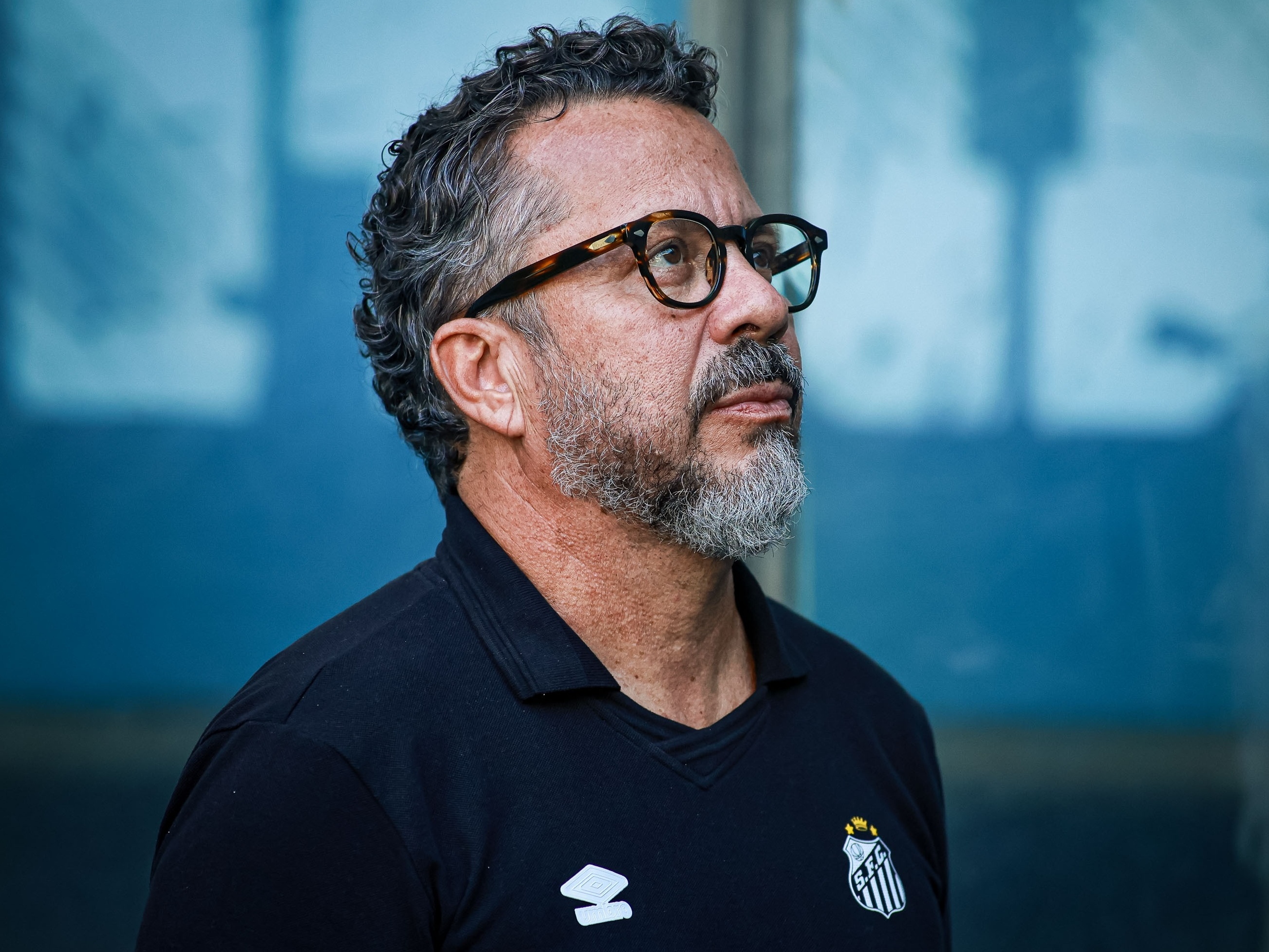 Cléber Xavier, técnico do Santos, durante jogo contra o Grêmio (Foto: MAXI FRANZOI/AGIF)