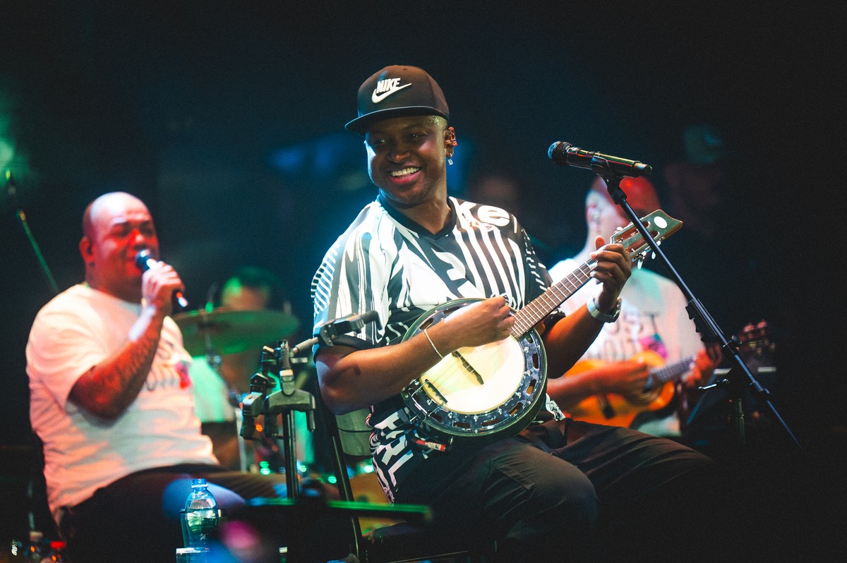 Thiaguinho apresenta show intimista e exclusivo no Rio de Janeiro